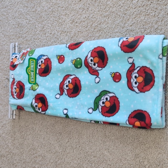Sesame Street©️ Santa Elmo 🎅 Oversized Plush Throw Blanket, Holiday Home Accent - Picture 3 of 8